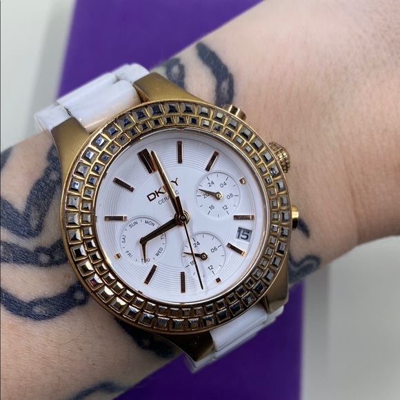 💛 DKNY Gold and White Watch - Picture 4 of 4